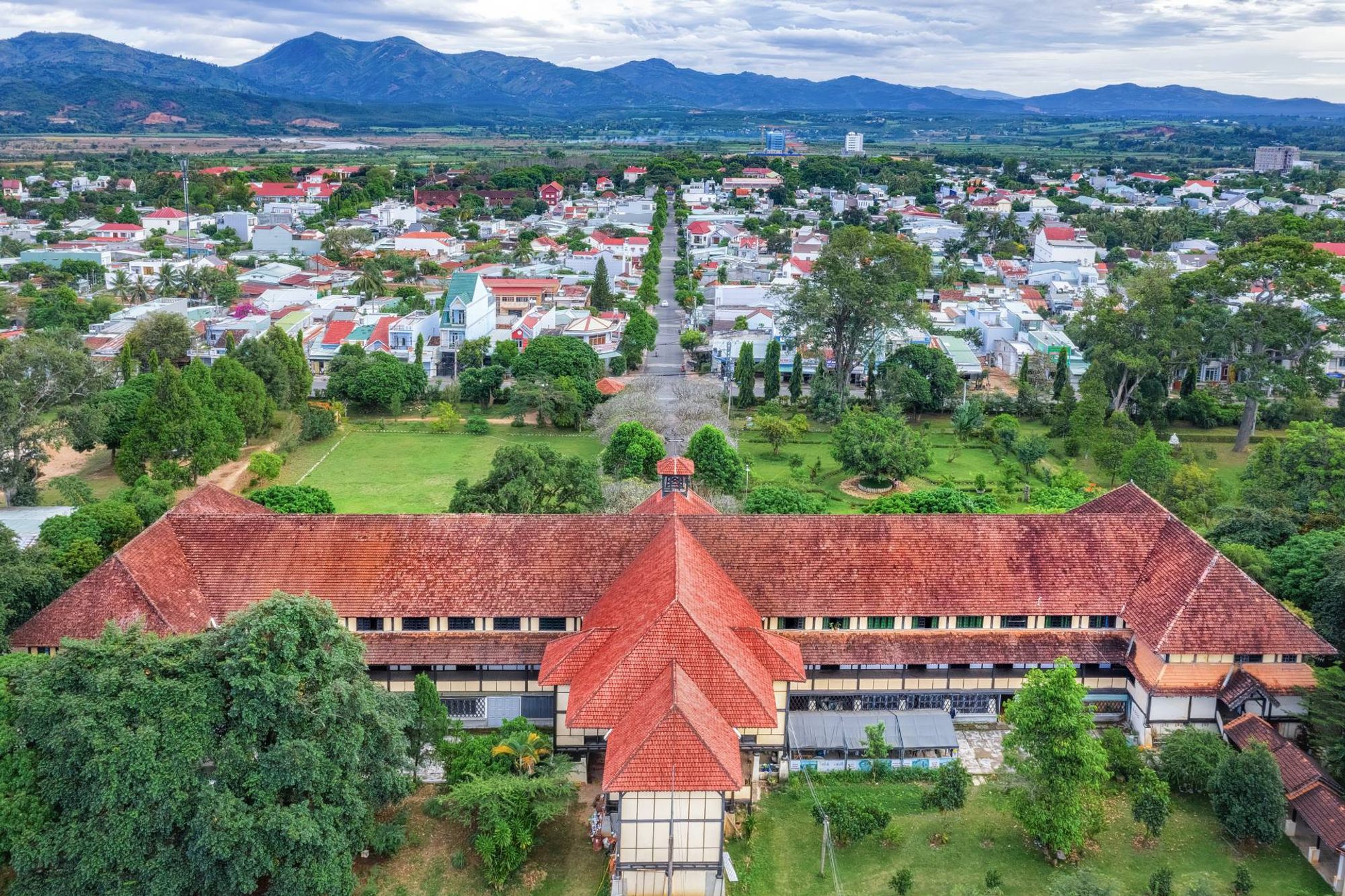 228 Tran Hung Dao station au sein de Kon Tum, Vietnam