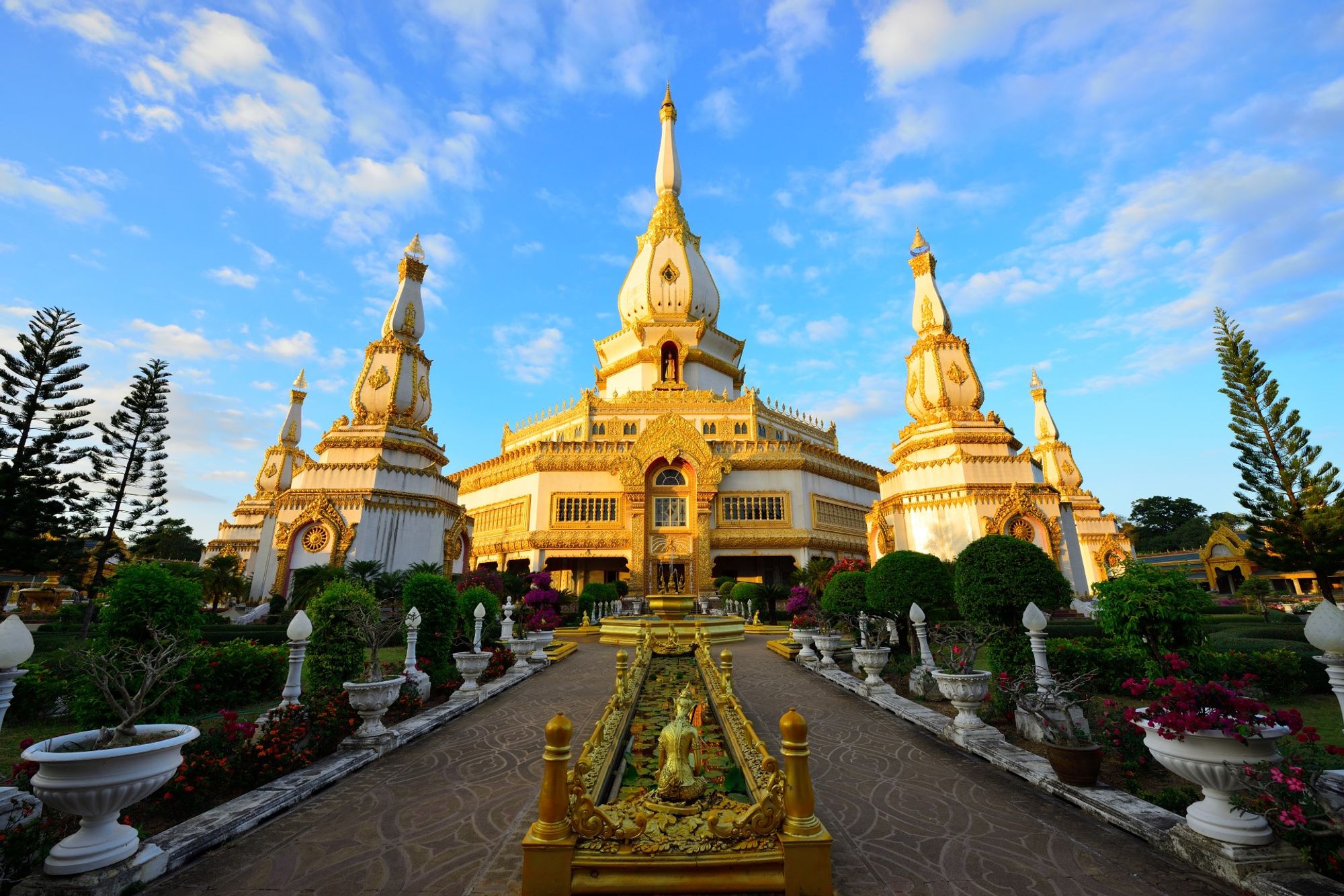 Suwannaphum District Bus Station stazione all'interno Roi Et, Thailand