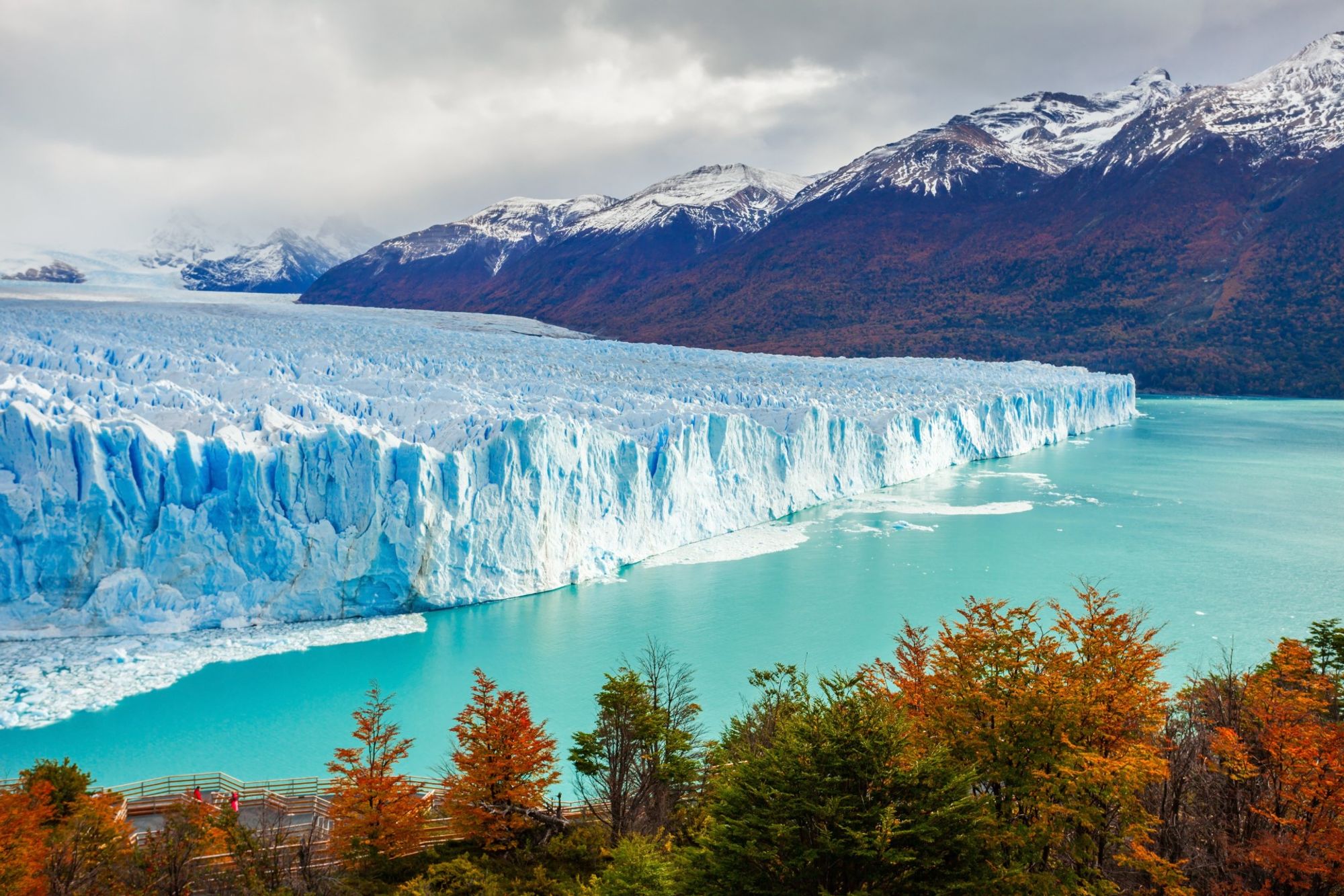 중앙의 매혹적인 배경 Perito Moreno Glacier