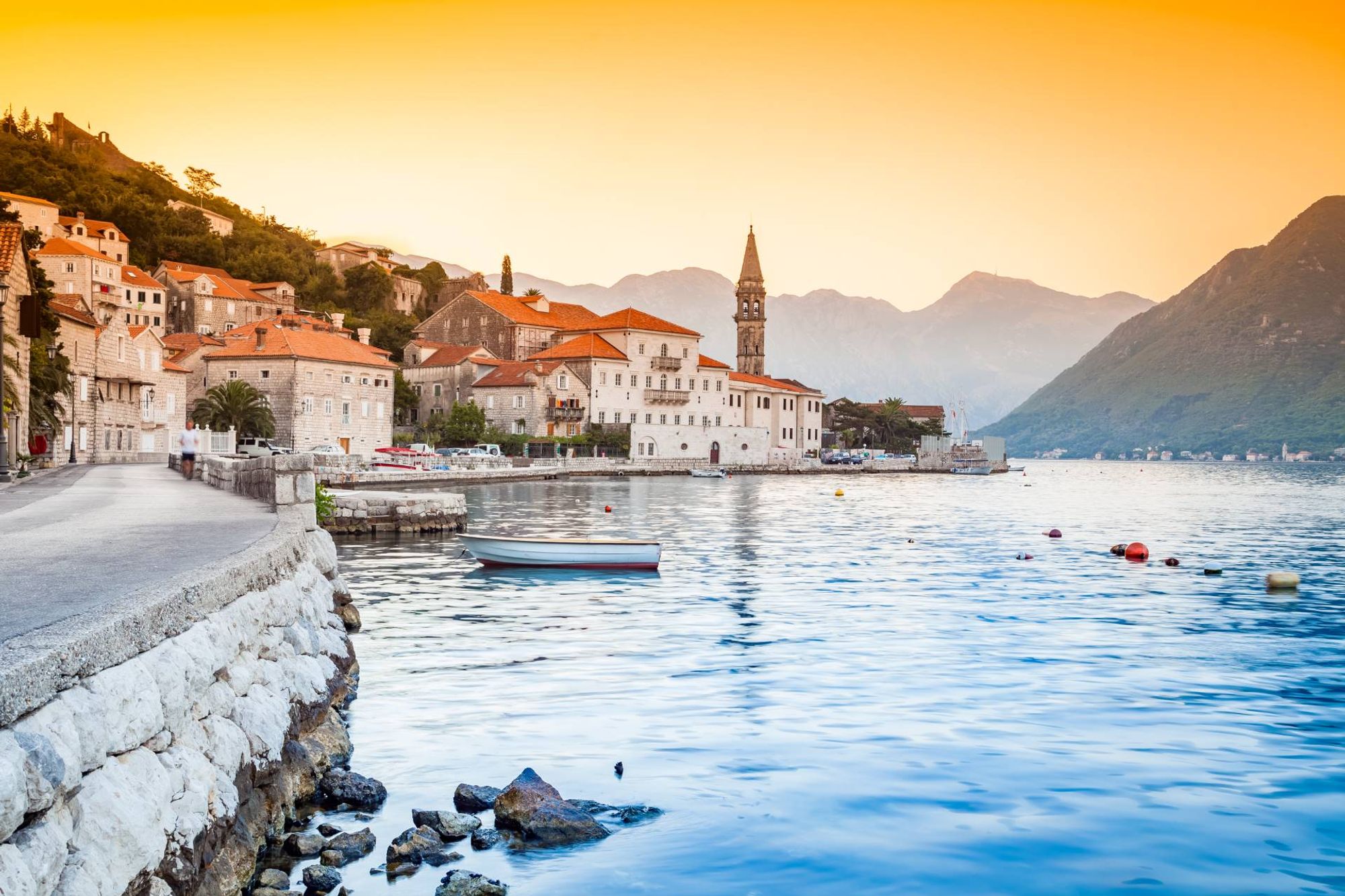 Perast pier estación dentro de Perast, Montenegro