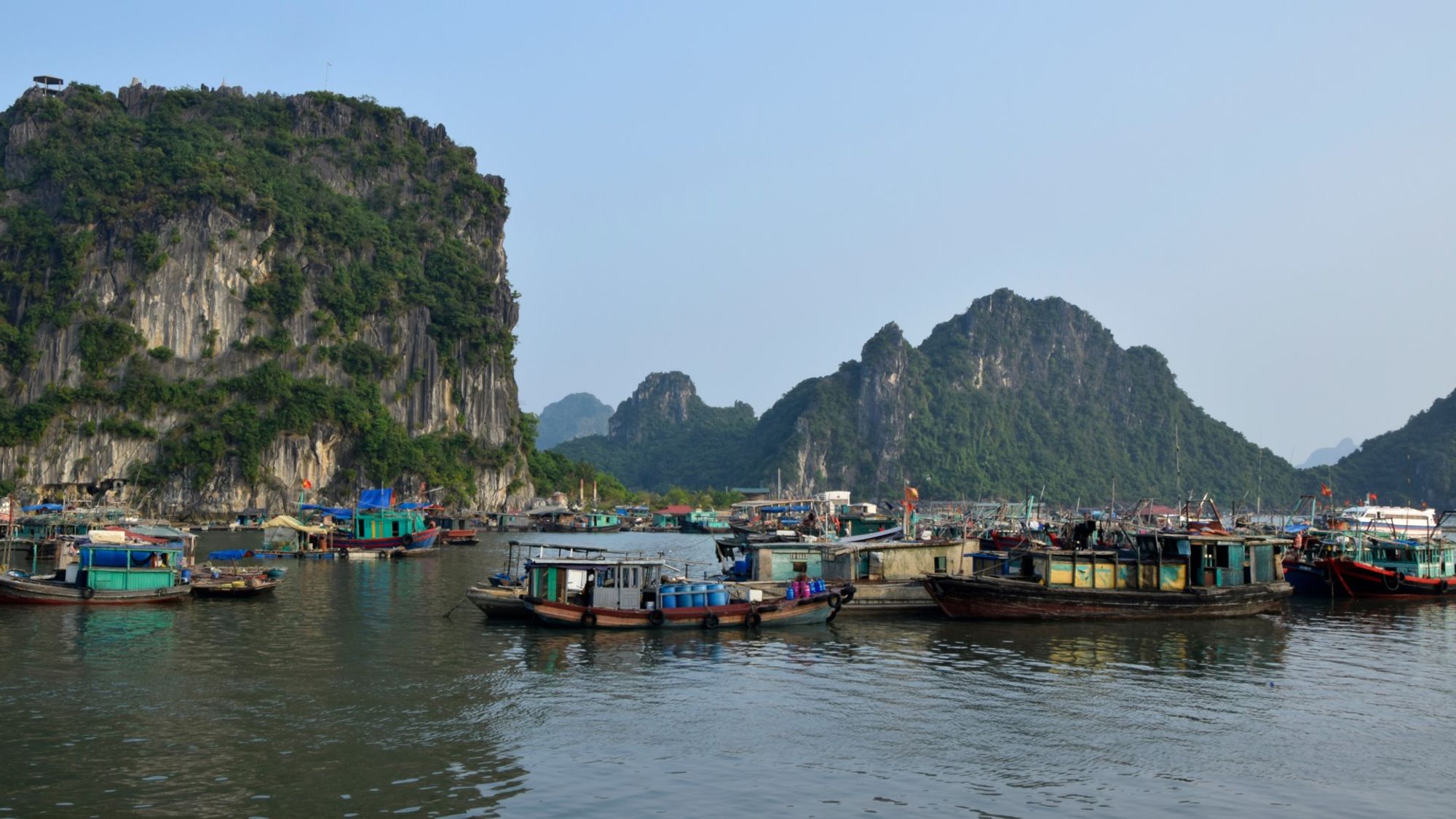 Cảng Cái Rồng, Vân Đồn station within Cai Rong, Vietnam