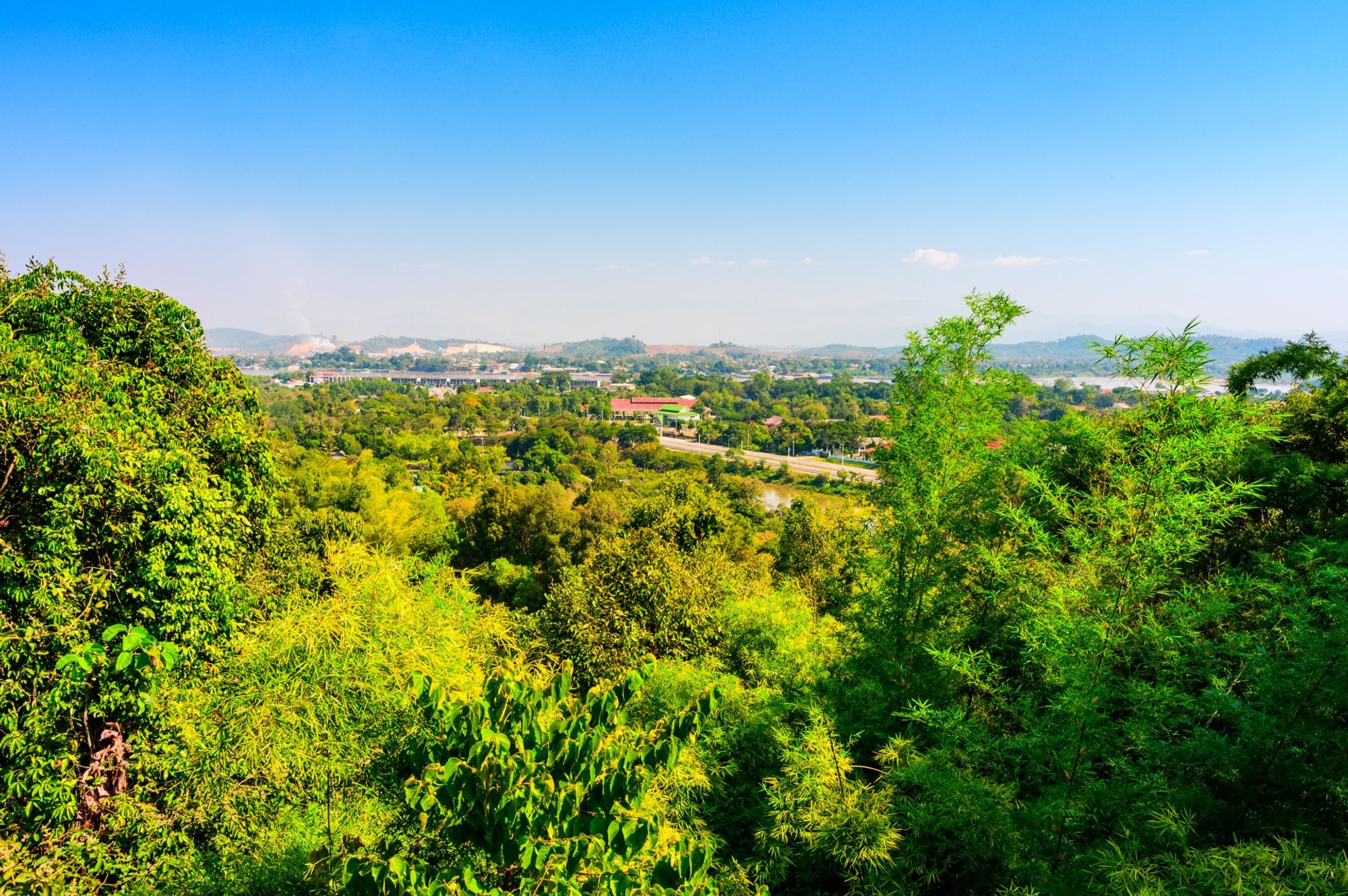 ฉากหลังที่มีเสน่ห์ของใจกลางเมือง Chiang Saen District