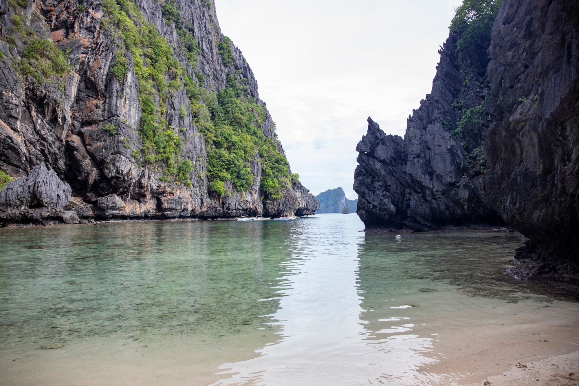 Een innemende achtergrond van centraal Buliluyan, Palawan