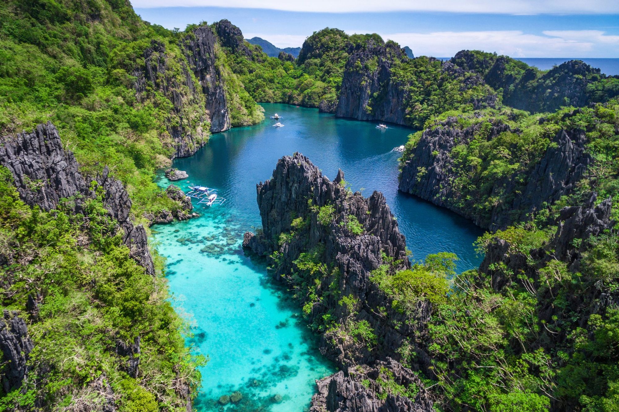 ฉากหลังที่มีเสน่ห์ของใจกลางเมือง Liminangcong, Palawan