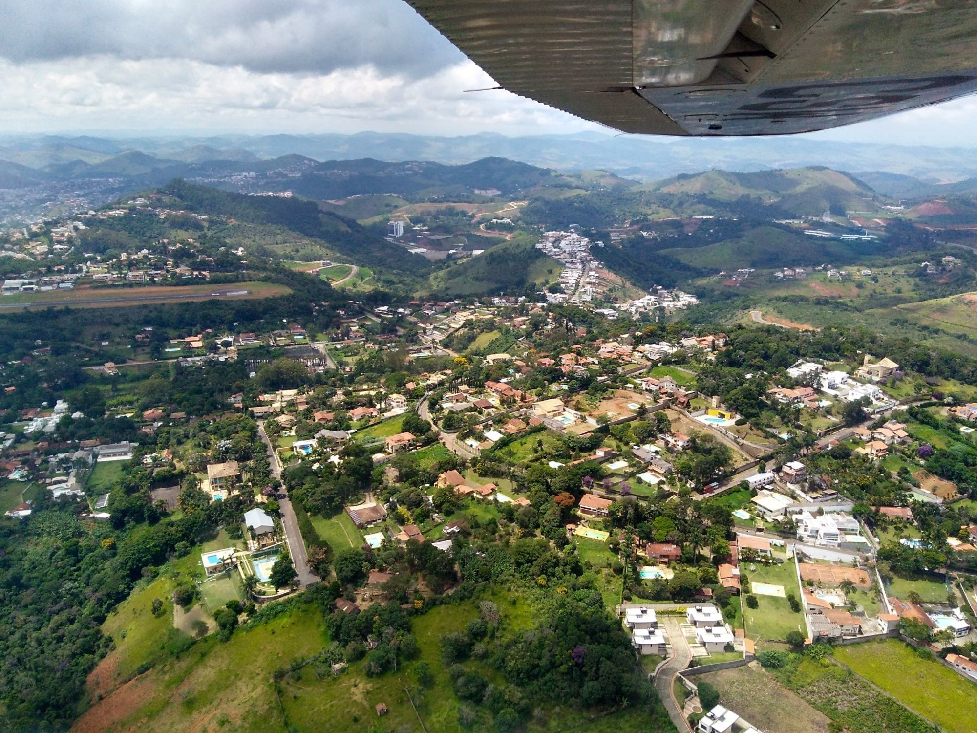 Zona da Mata Regional Airport (IZA) station binnen Juiz de Fora, Brazil