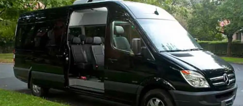 WelcomeTaxi bringing passengers to their travel destination