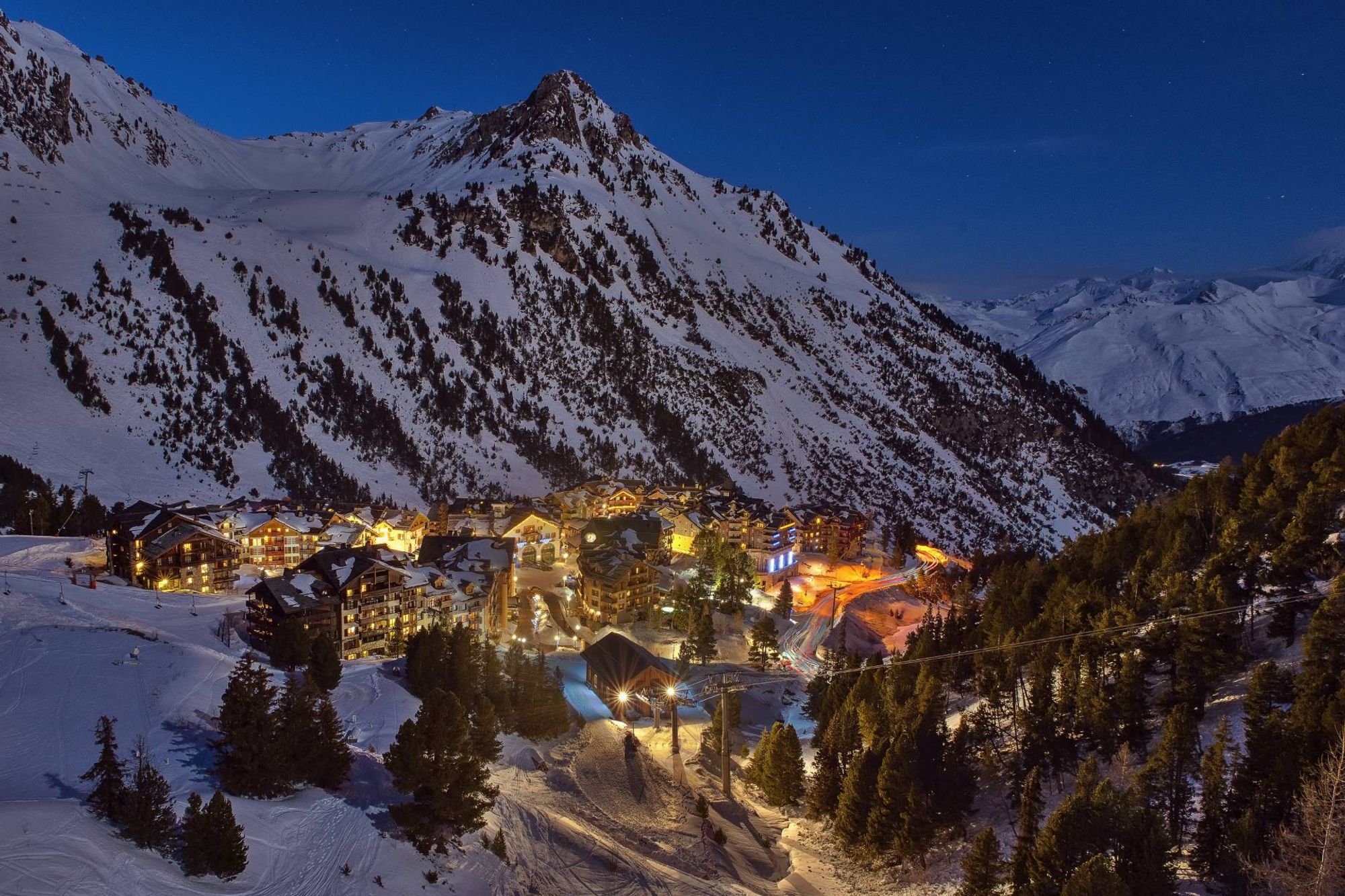 Les Arcs Club Med bus stop station au sein de Les Arcs, France