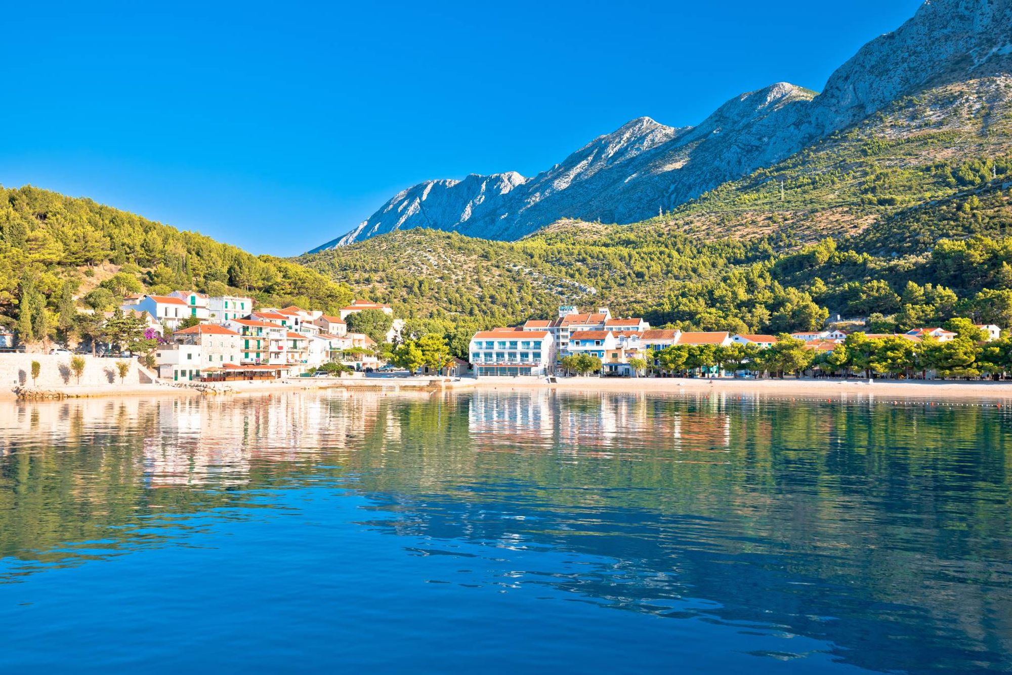 Drvenik bus stop (D8 28) 车站位于 Drvenik, Croatia