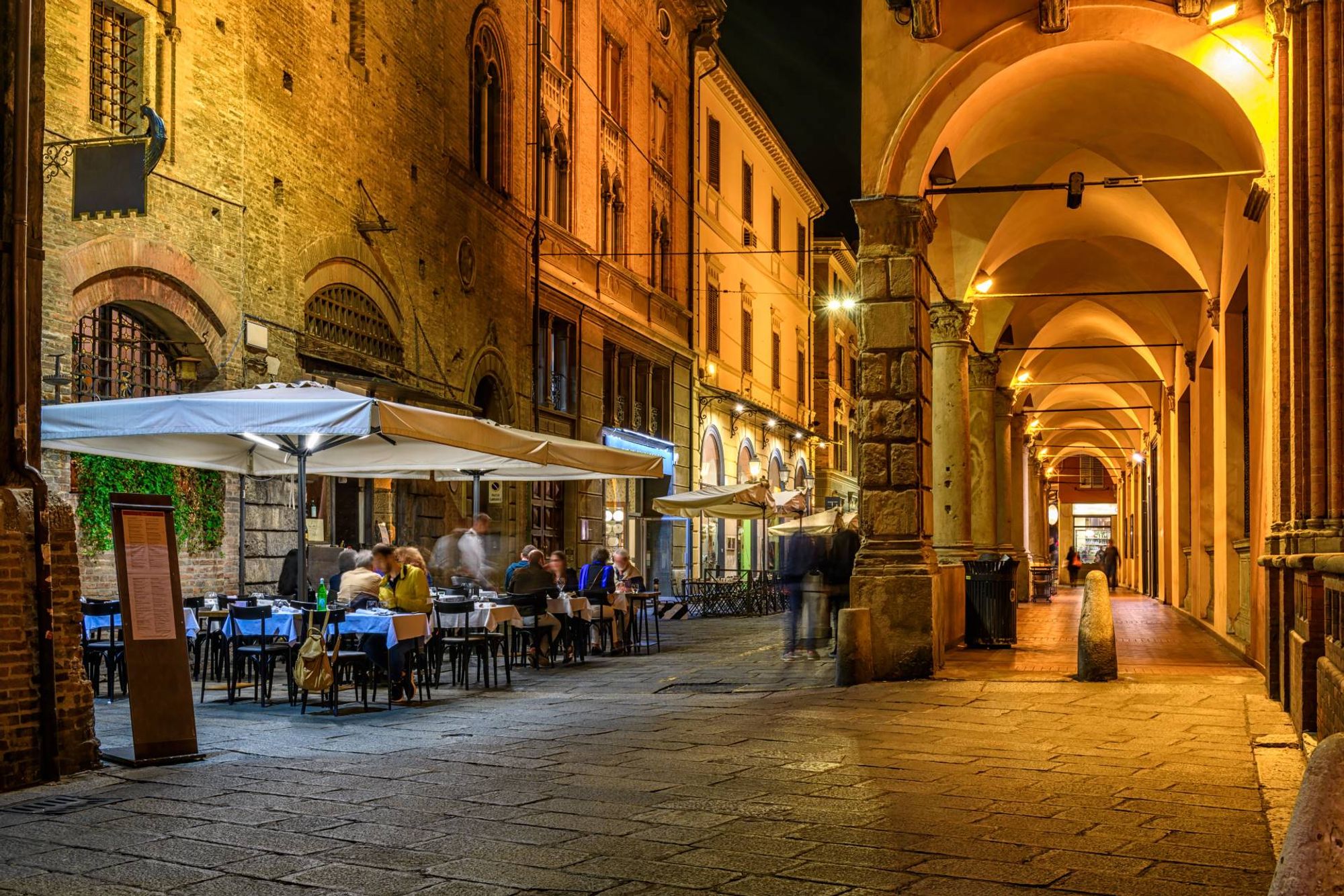 Bologna Piazza XX Settembre estação dentro de Bologna, Italy