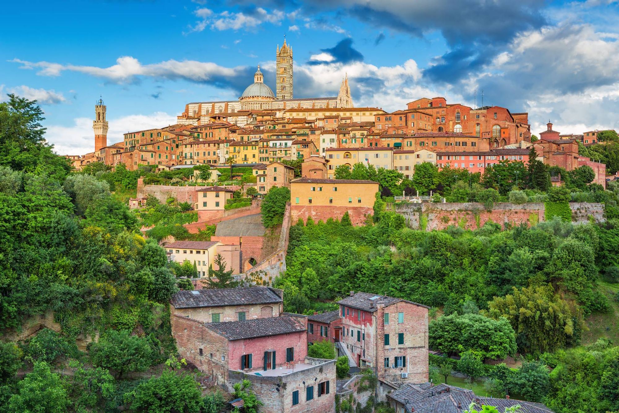 Siena Piazzale Carlo Rosselli станция в пределах Siena, Italy