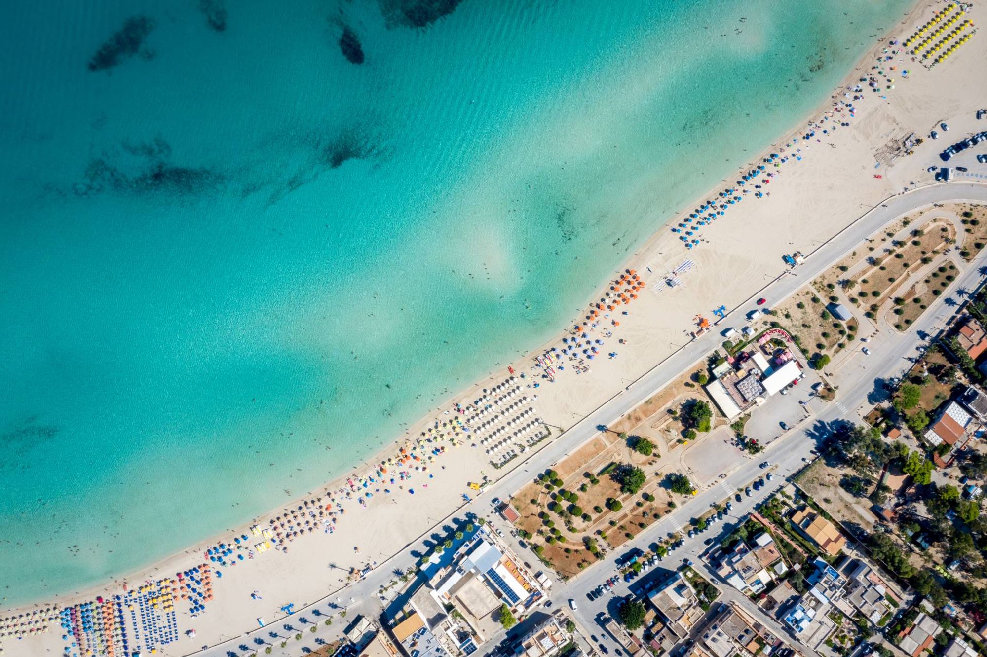 Um pano de fundo cativante do centro de San Vito Lo Capo