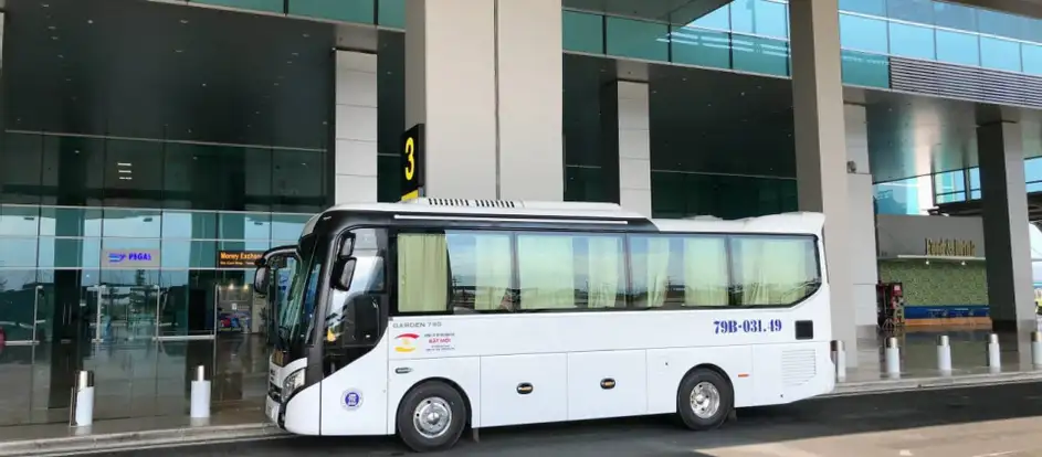 Dat Moi Bus bringing passengers to their travel destination