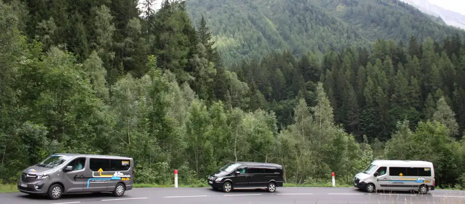 Mountain Drop-offs Fahrgäste werden an ihr Ziel gebracht