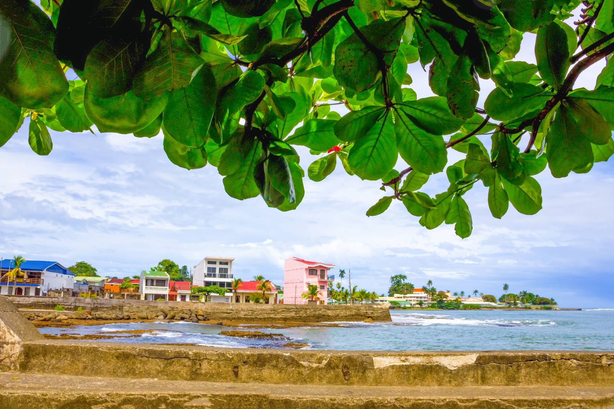 A captivating backdrop of central Limon