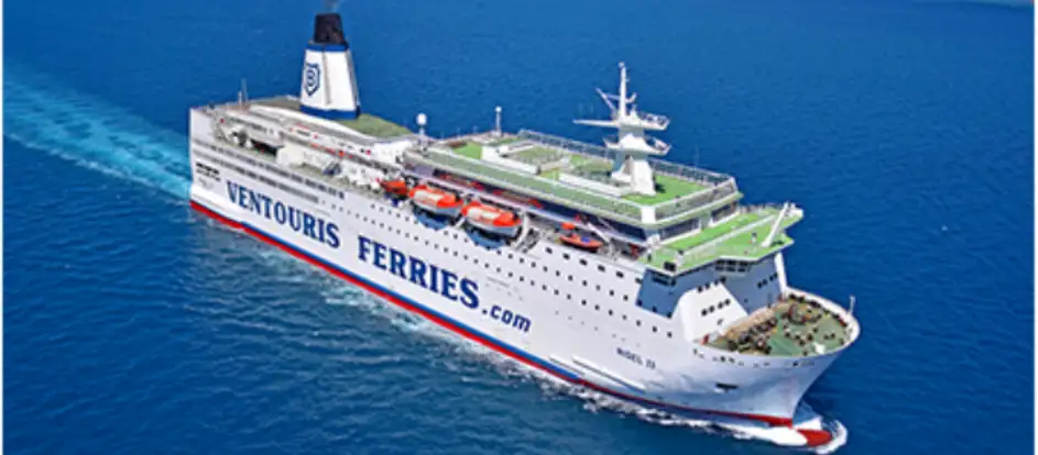 Ventouris Ferries levando passageiros ao seu destino de viagem