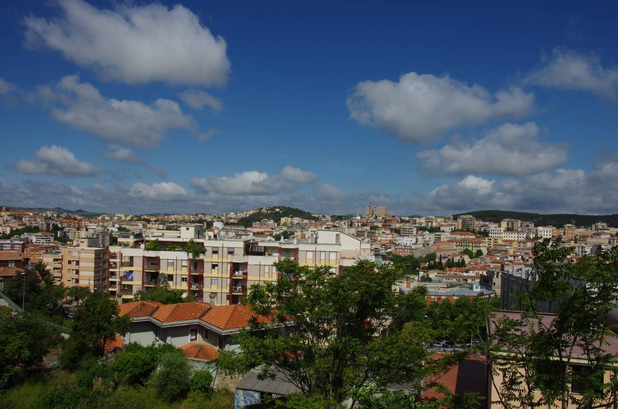 中心部の魅惑的な背景 Nuoro