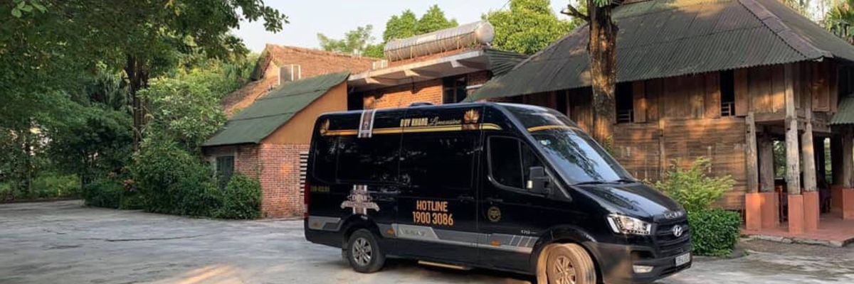 Duy Khang Limousine Fahrgäste werden an ihr Ziel gebracht