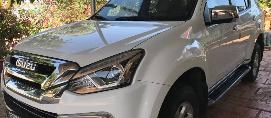 Mui Ne Private Car levando passageiros ao seu destino de viagem