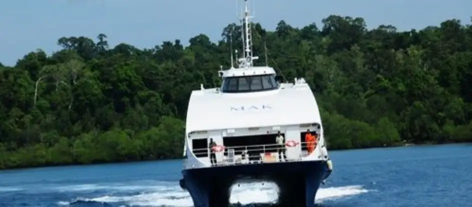 Makruzz Ferry portando i passeggeri alla loro destinazione di viaggio