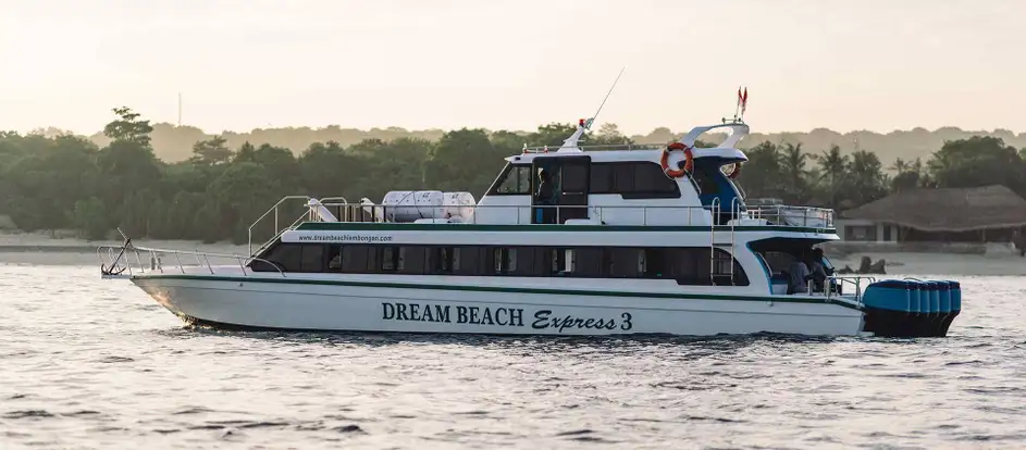 Dream Beach Express passagiers naar hun reisbestemming brengen