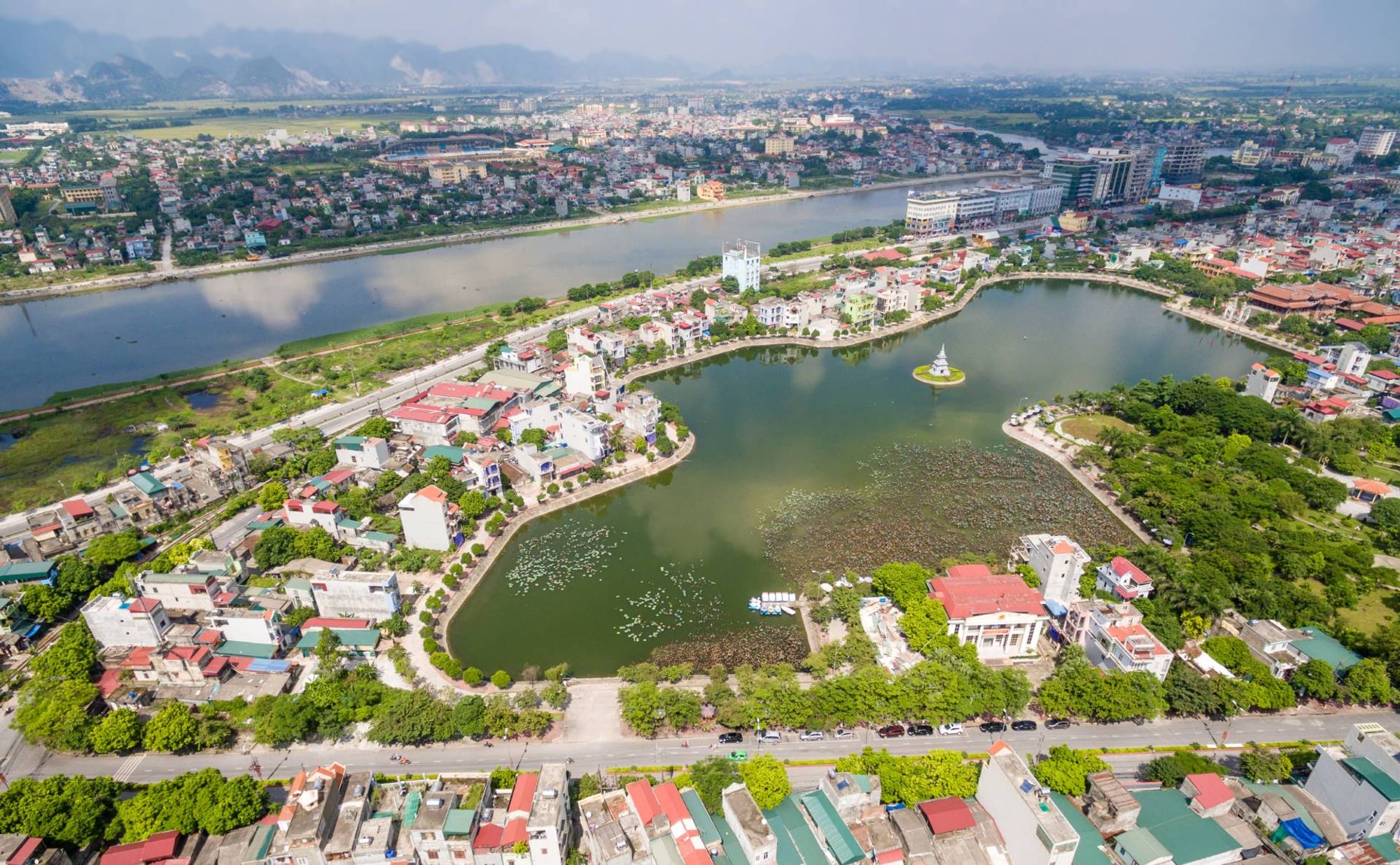 Phu Ly Train Station 이내의 역 Phu Ly, Vietnam