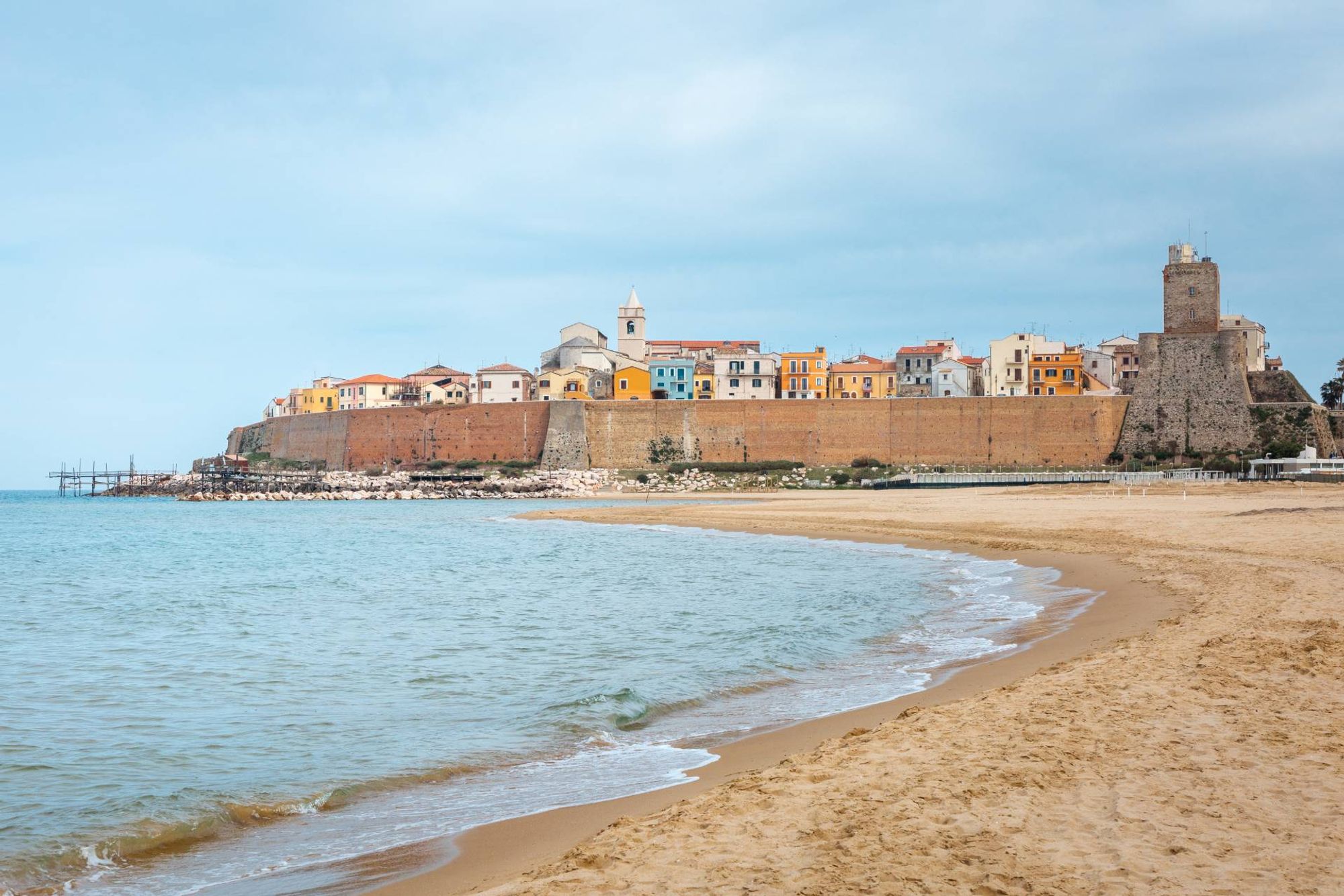 Termoli Bus Station станция в пределах Termoli, Italy