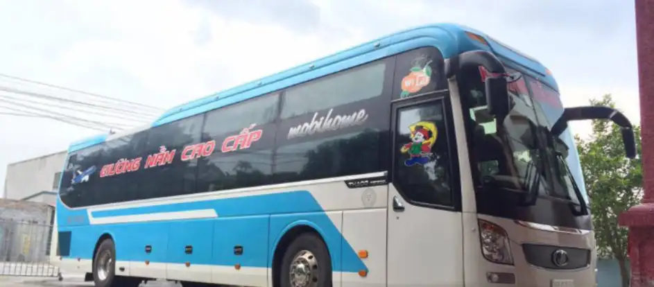 Khanh Hang llevar a los pasajeros a su destino de viaje