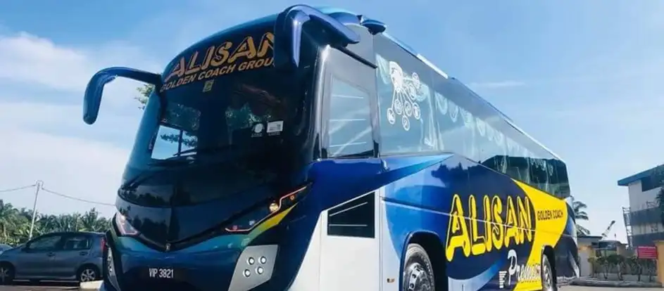 Alisan Golden Coach 乗客を旅行先に連れて行く