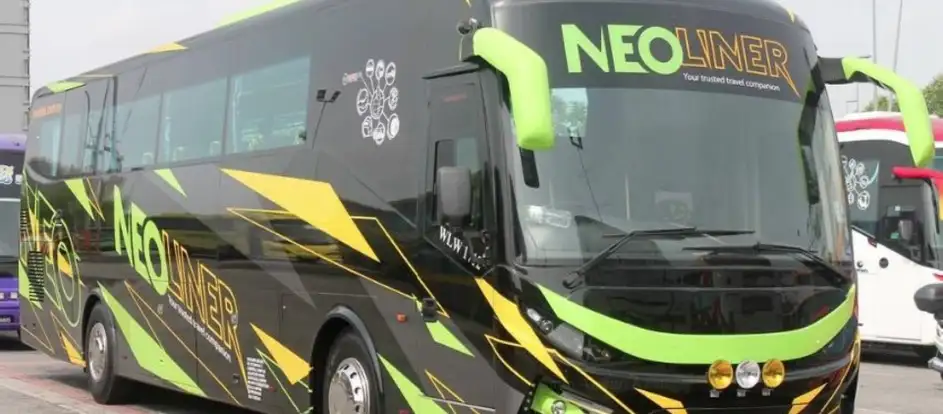 Neoliner Express bringing passengers to their travel destination