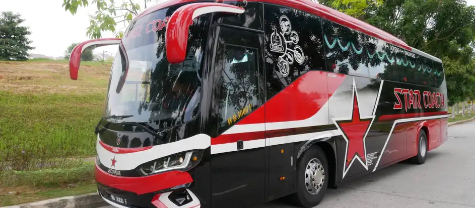 Star Coach Express portando i passeggeri alla loro destinazione di viaggio