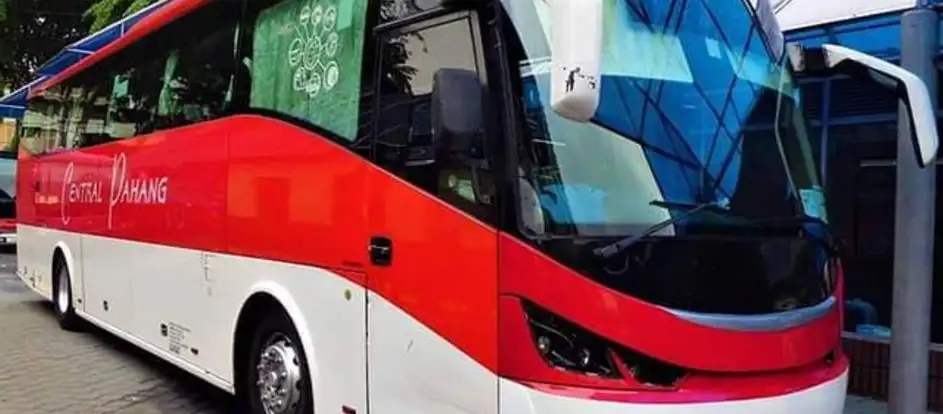Central Pahang Omnibus Fahrgäste werden an ihr Ziel gebracht