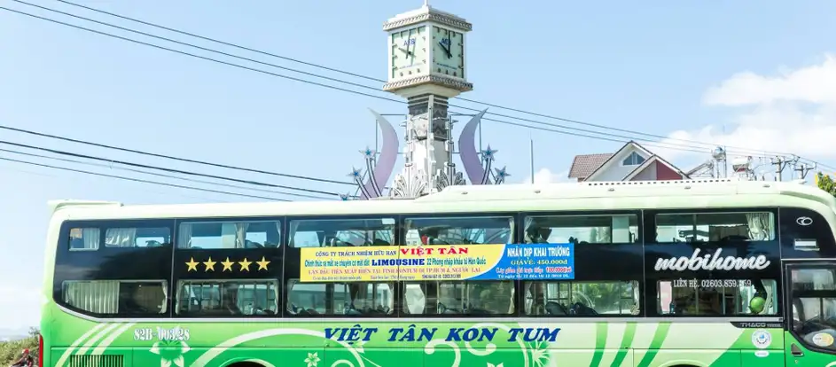 Viet Tan levando passageiros ao seu destino de viagem