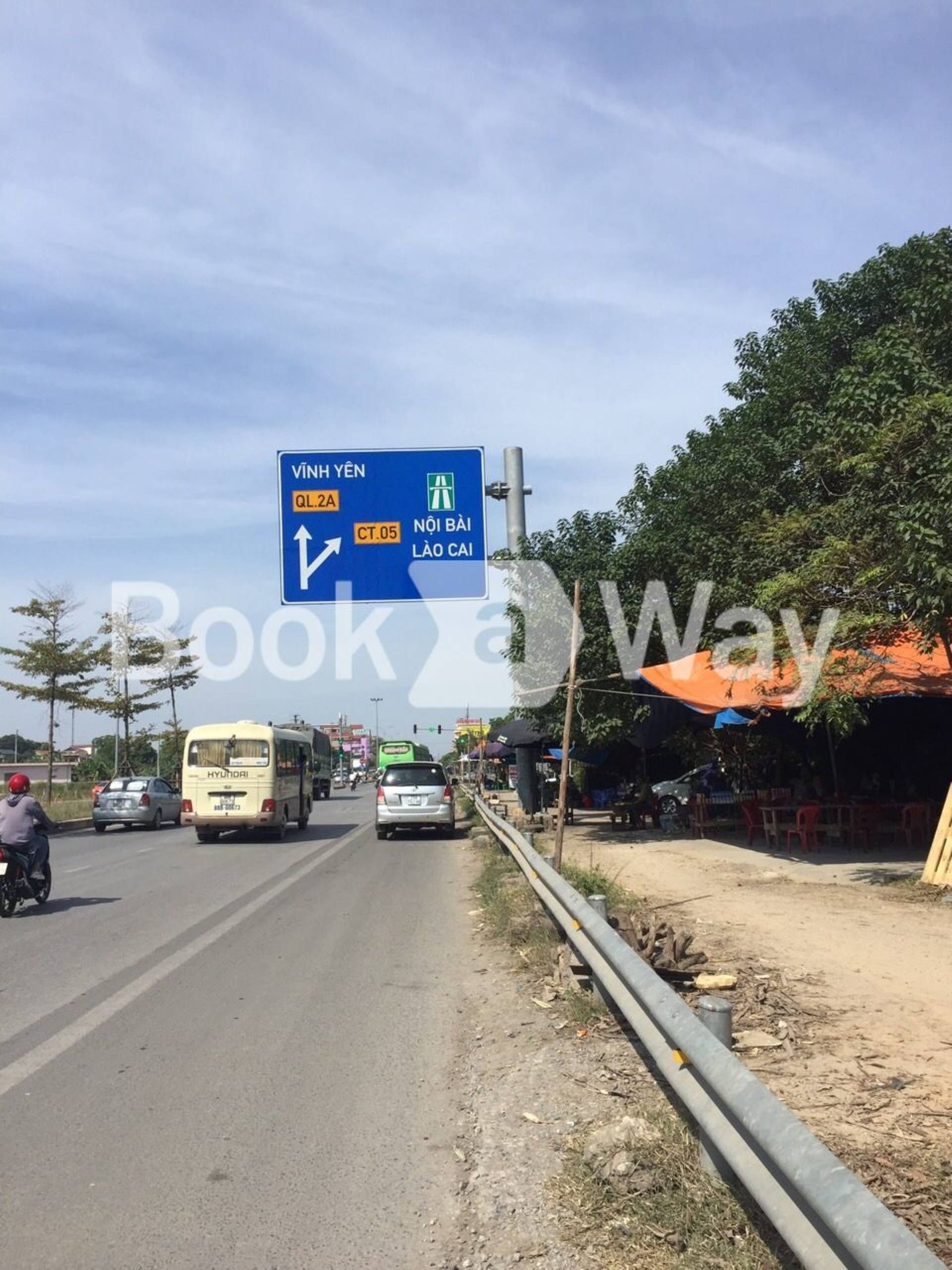 Sao Viet bus stop (near Hanoi Airport)