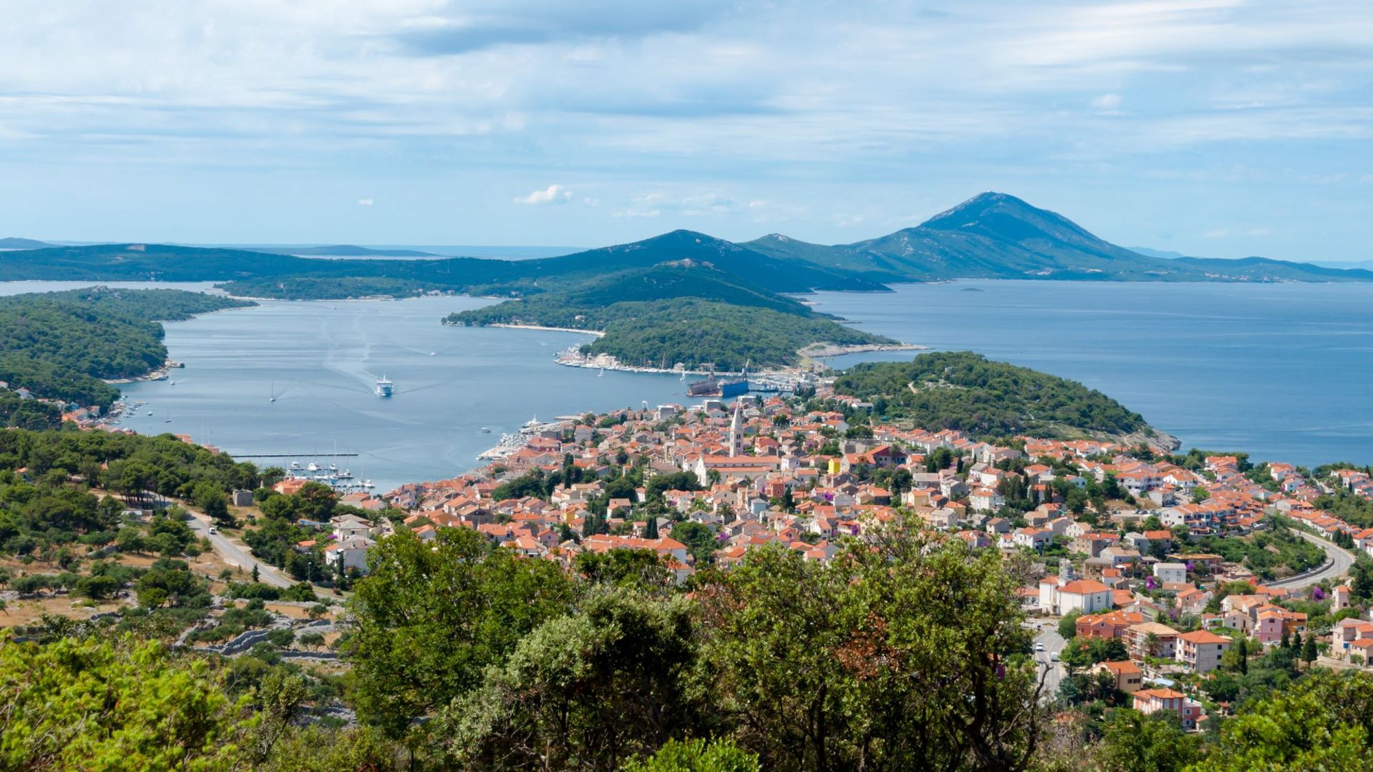 往中心看去，远处的风景令人叹为观止 Mali Losinj, Losinj Island