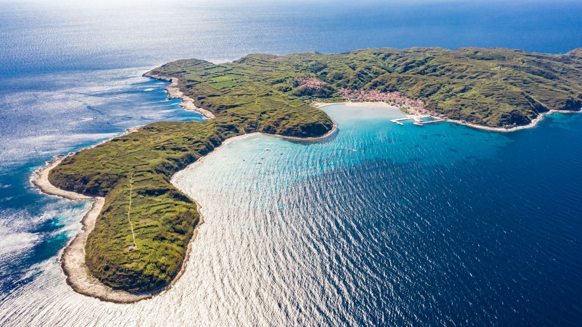 Eine bezaubernde Szenerie vom Zentrum aus Susak, Susak Island