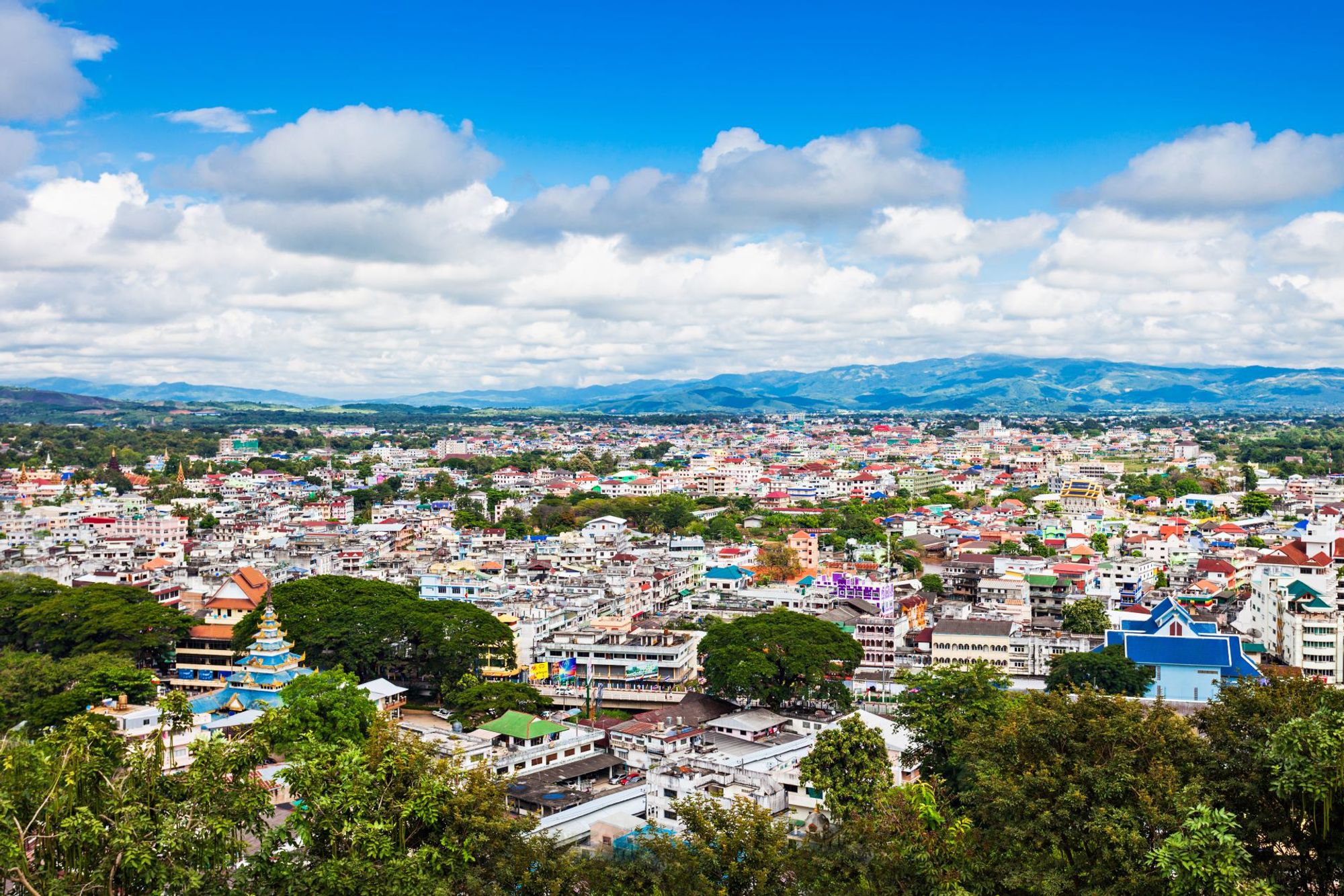 Un cautivador telón de fondo del centro Mae Sai