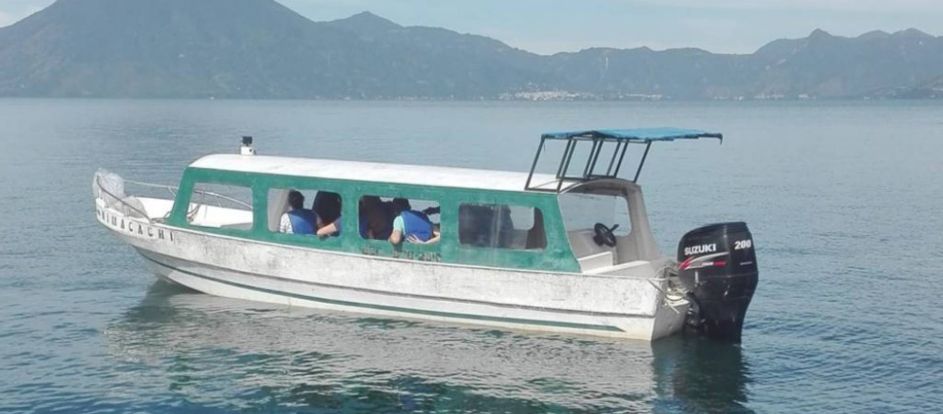 Water Taxi llevar a los pasajeros a su destino de viaje