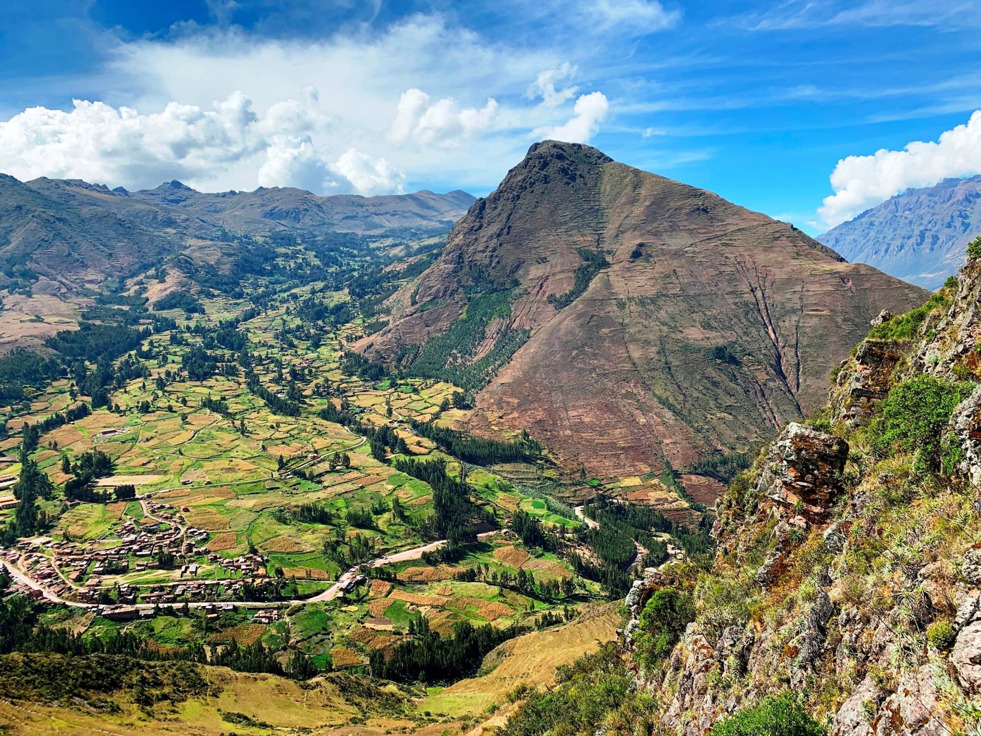 Завораживающий фон центральной станции Valle Sagrado (Sacred Valley)