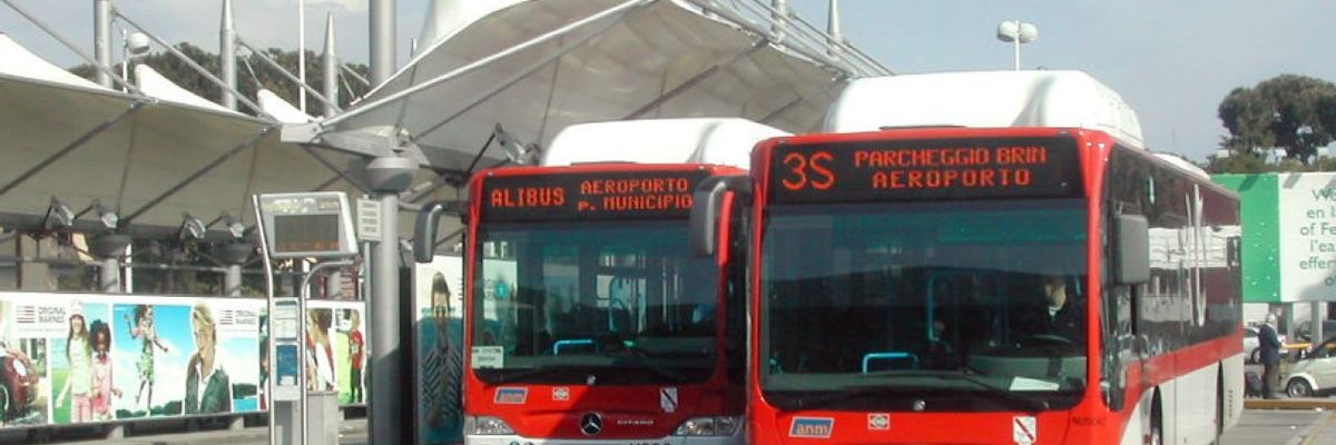 Alibus bringing passengers to their travel destination