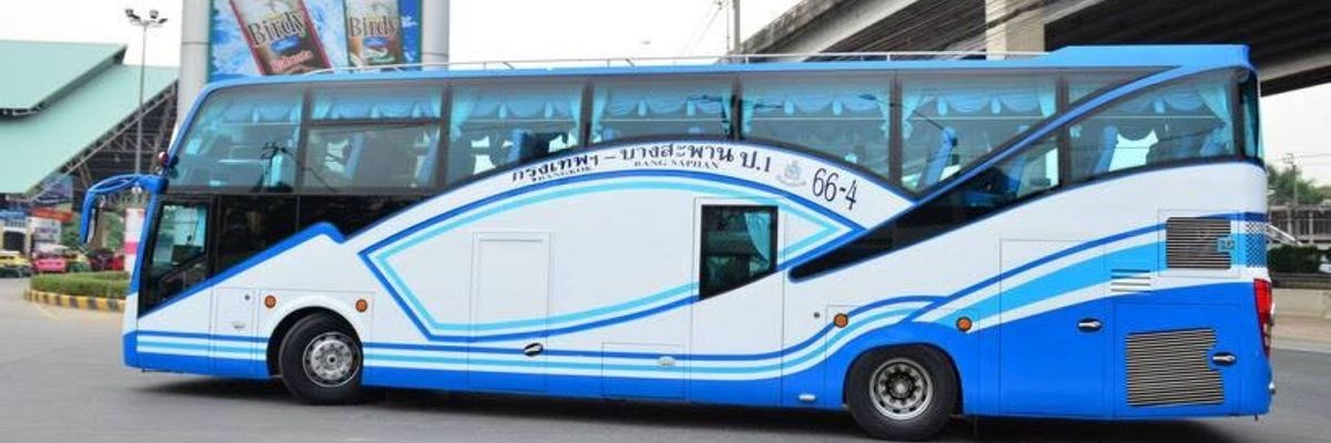 Bang Saphan Tour Fahrgäste werden an ihr Ziel gebracht