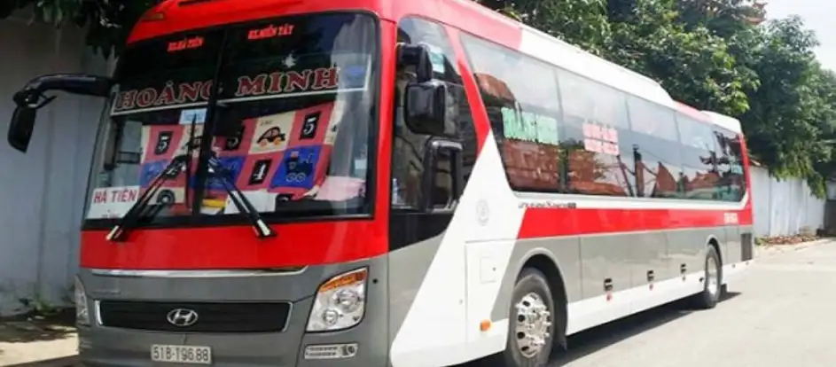 Hoang Minh bringing passengers to their travel destination