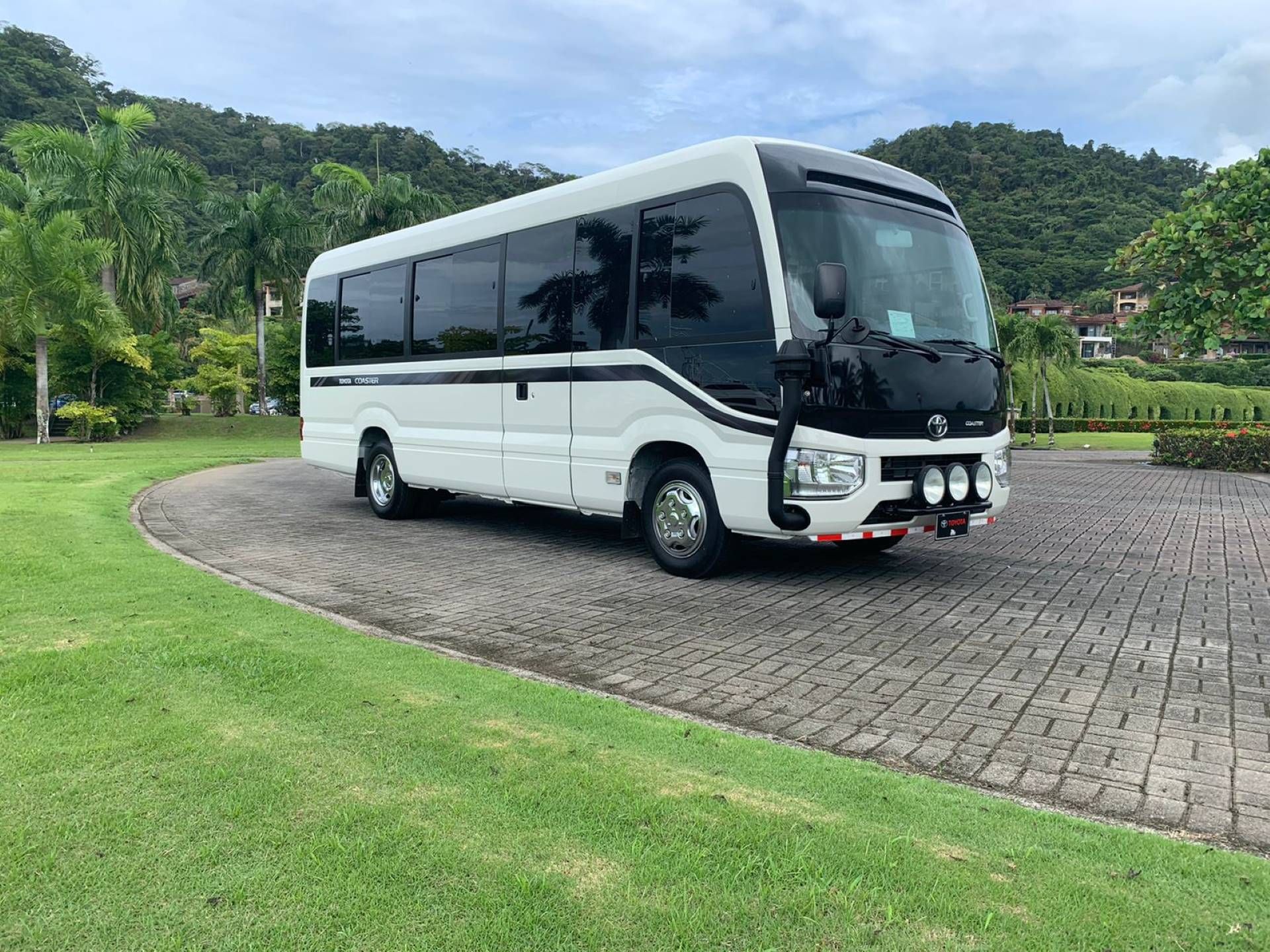 caravan bus tour costa rica