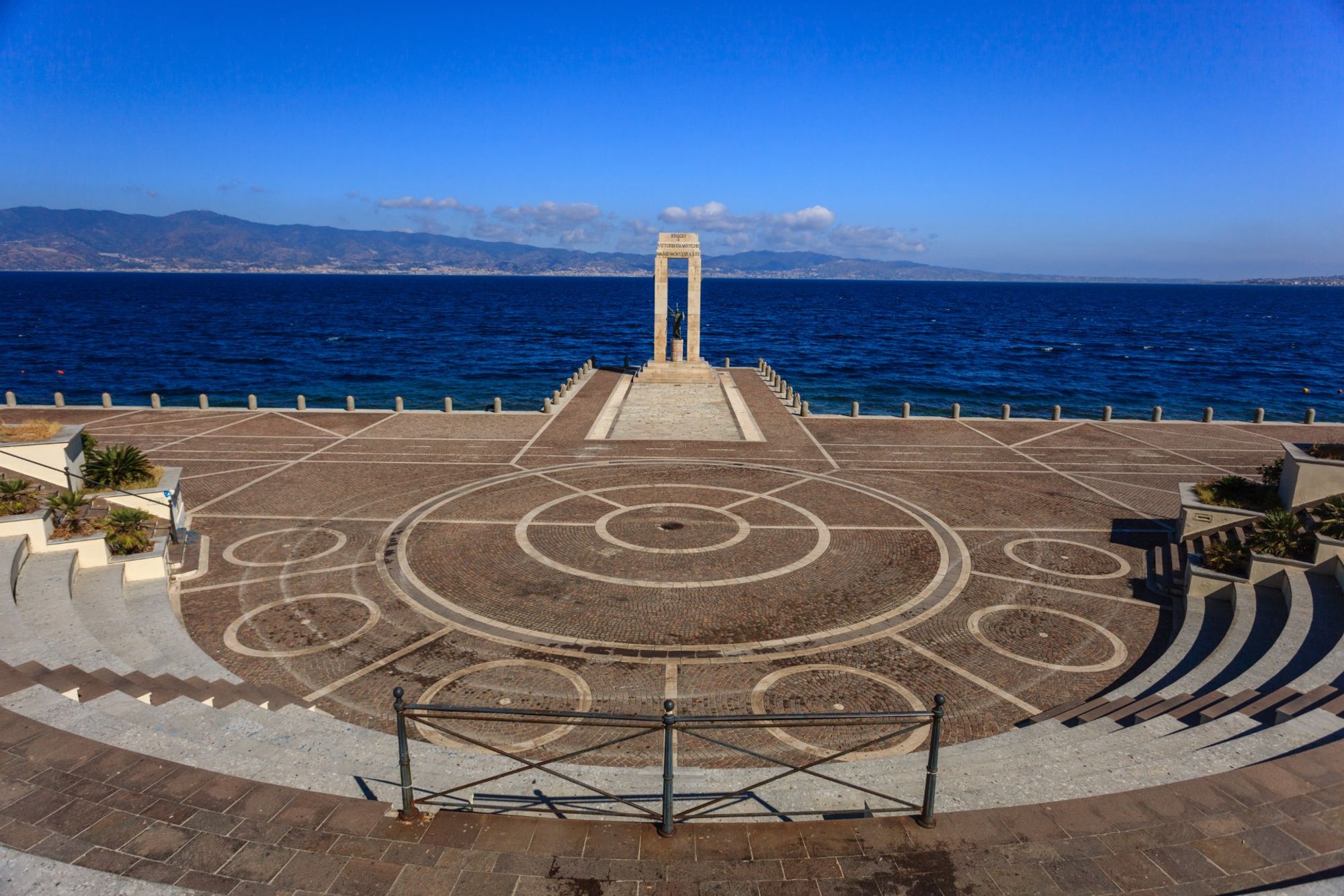 Reggio Calabria Ferry Terminal estación dentro de Reggio Calabria, Italy