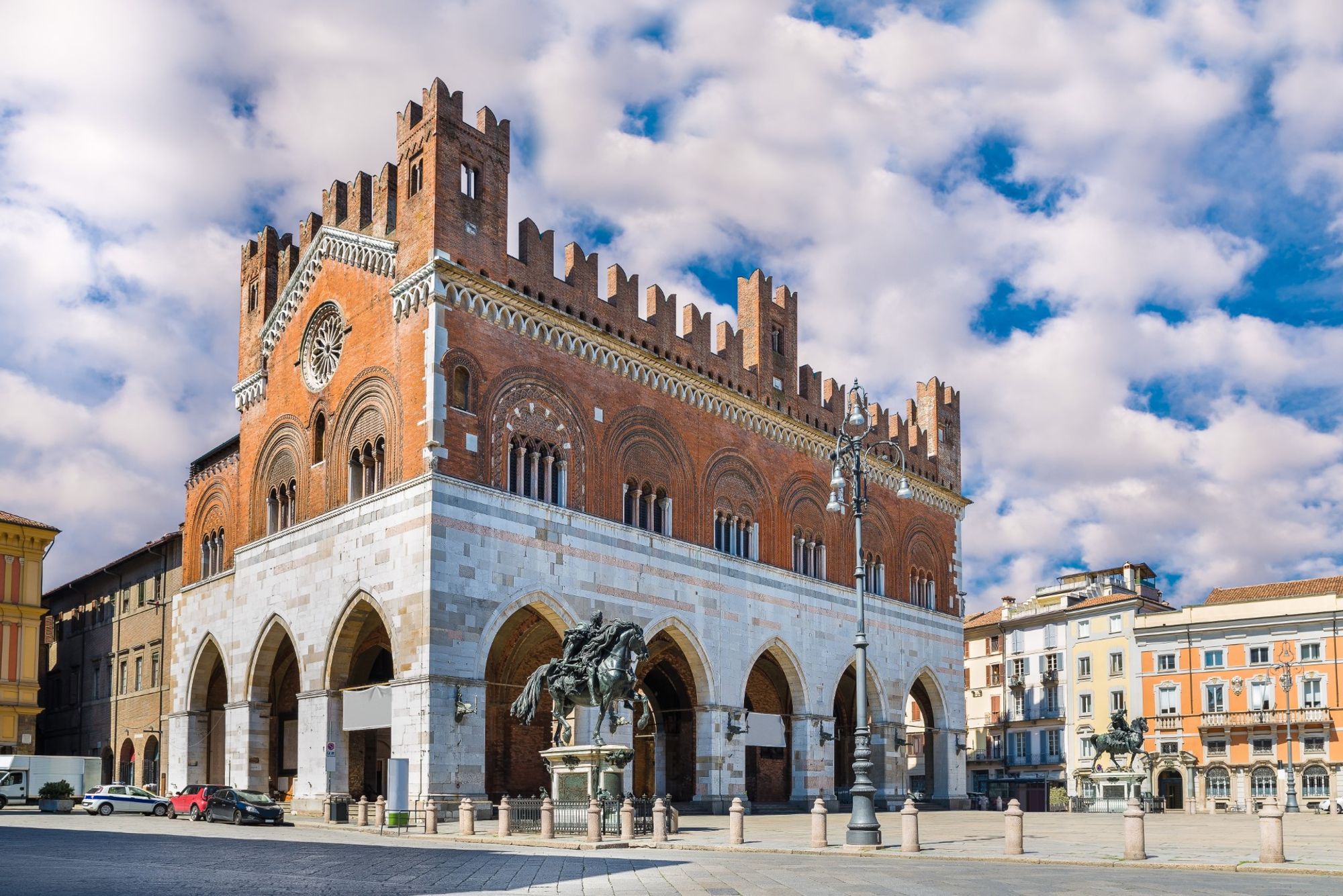 Basso Lodigiano estação dentro de Piacenza, Italy