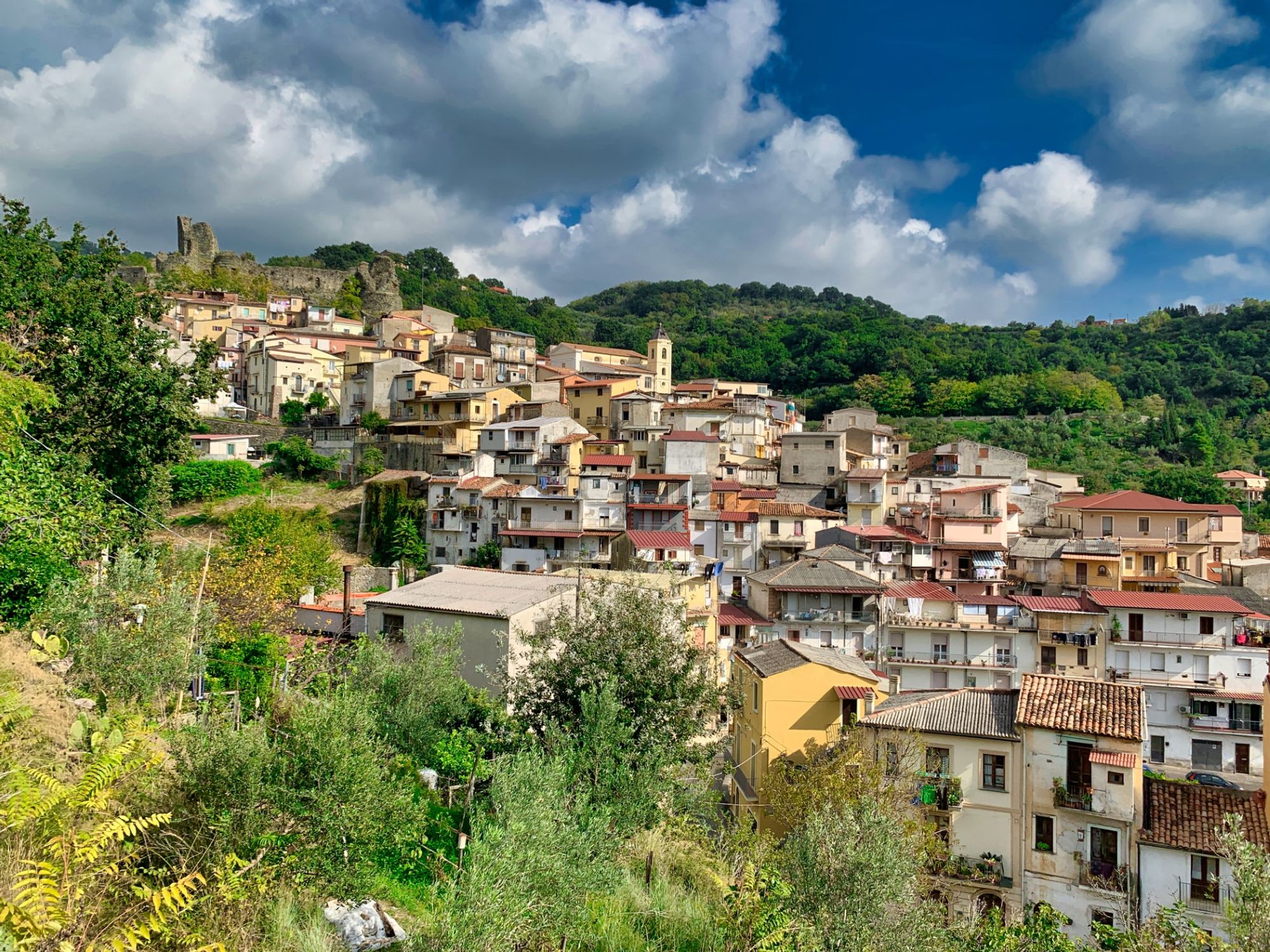 Un cautivador telón de fondo del centro Lamezia Terme