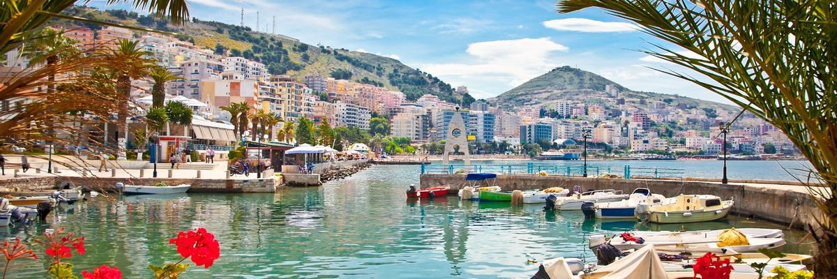 Eine bezaubernde Szenerie vom Zentrum aus Saranda