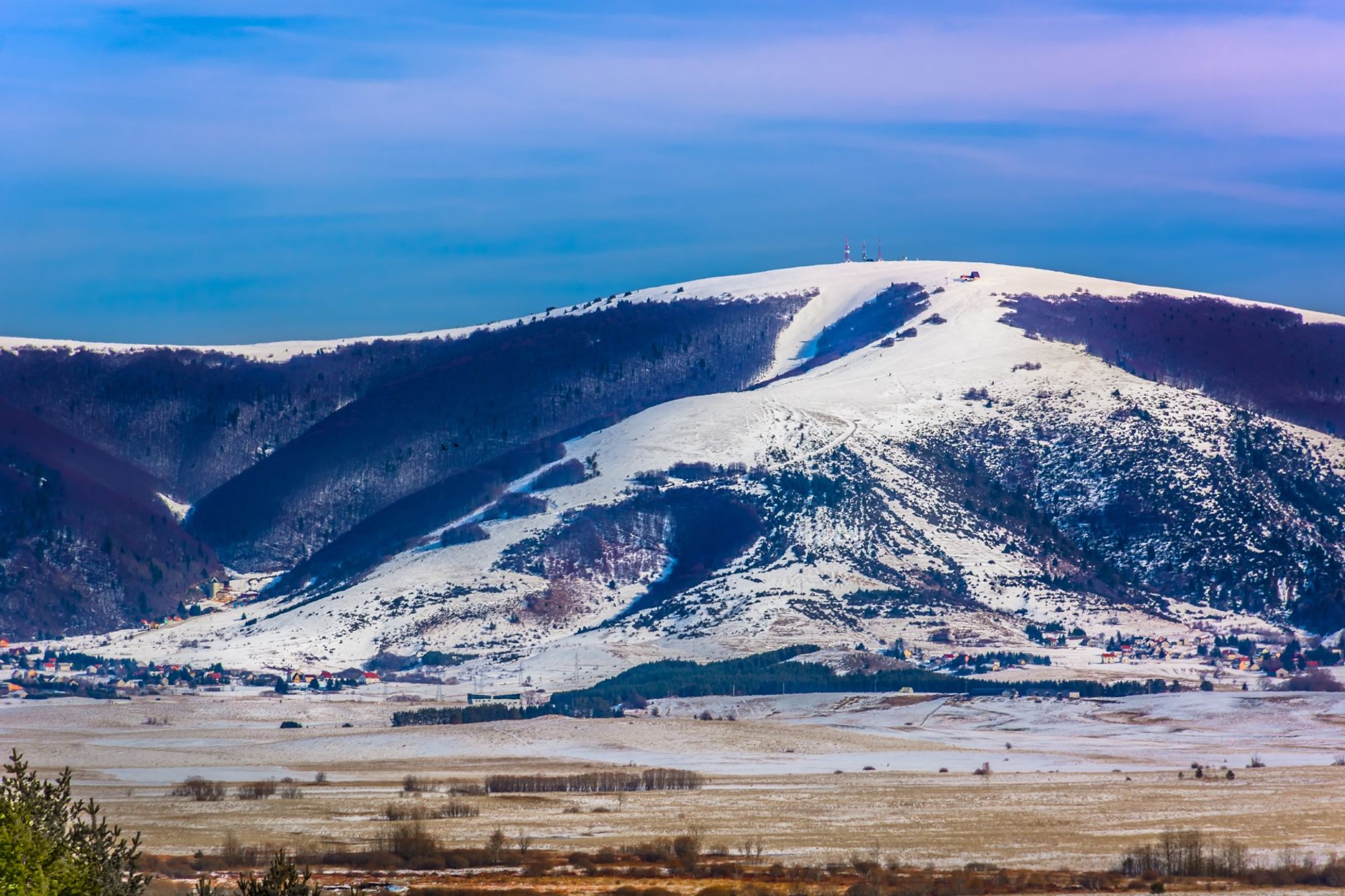 Um pano de fundo cativante do centro de Kupres