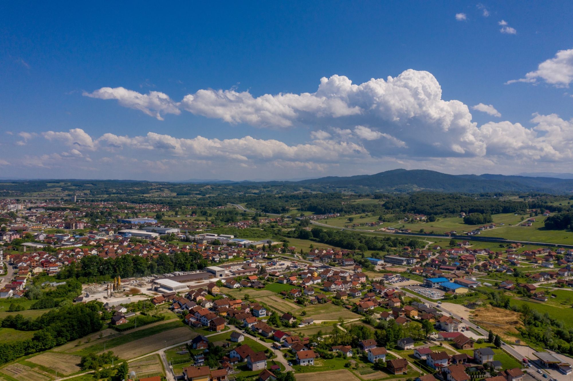 Eine bezaubernde Szenerie vom Zentrum aus Prnjavor