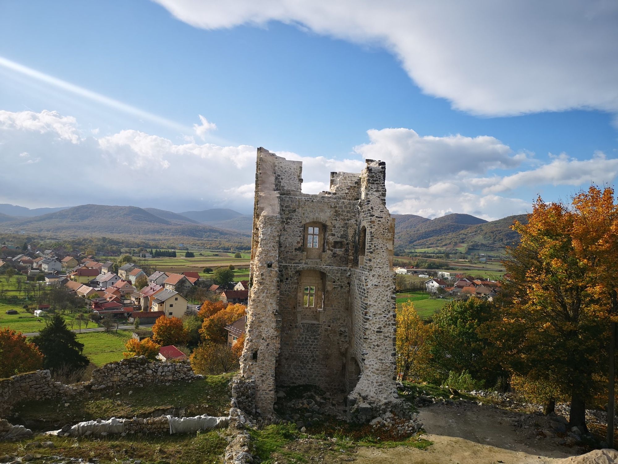 Une toile de fond captivante du centre Sokolac