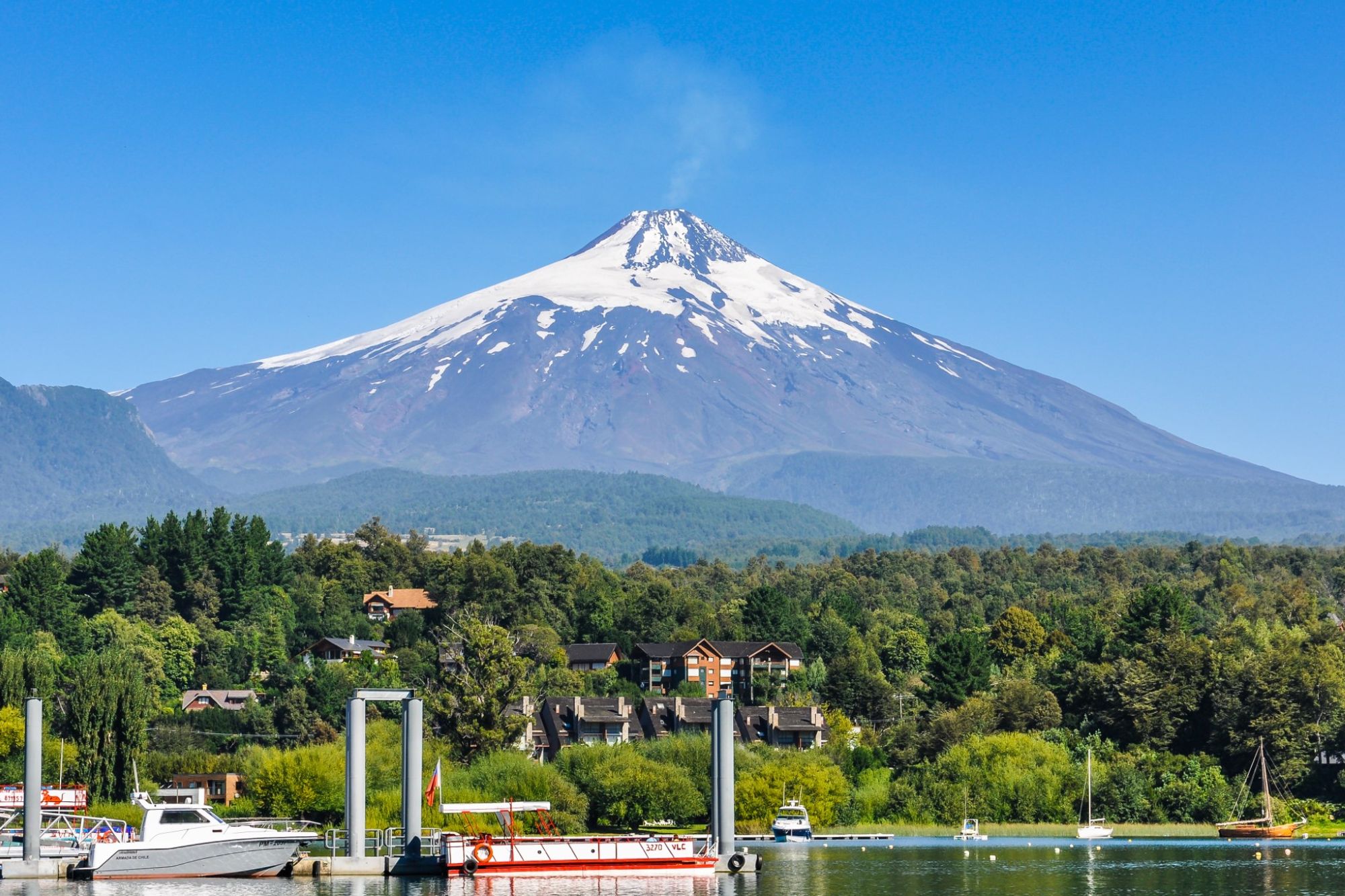 Um pano de fundo cativante do centro de Pucon